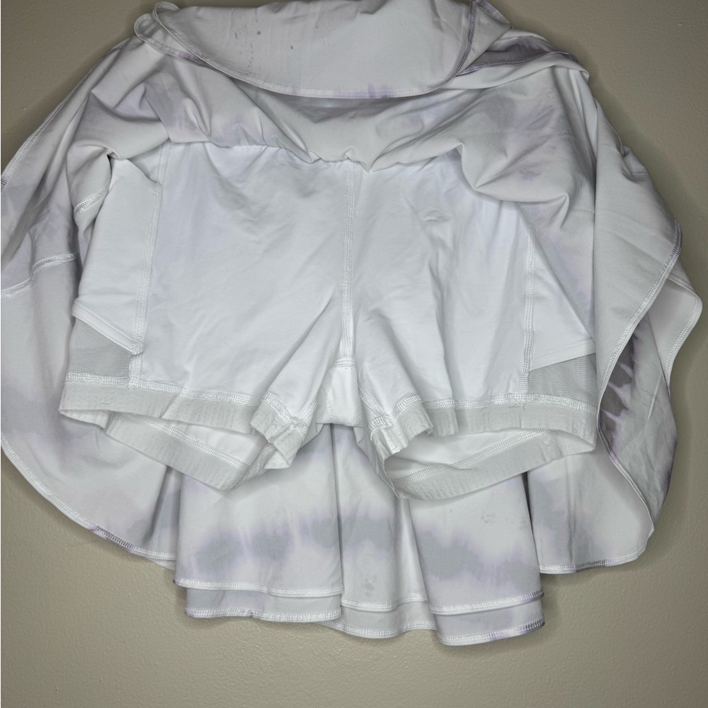Lululemon‎ Tiered Tennis Skirt Size 8 White Tie Dye Skort - Picture 3 of 4